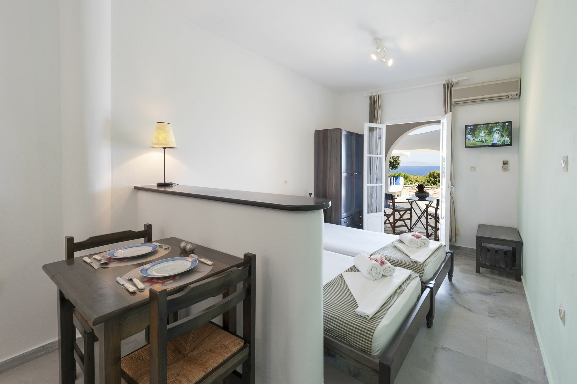 Dryades Family Hotel Drios Exterior foto